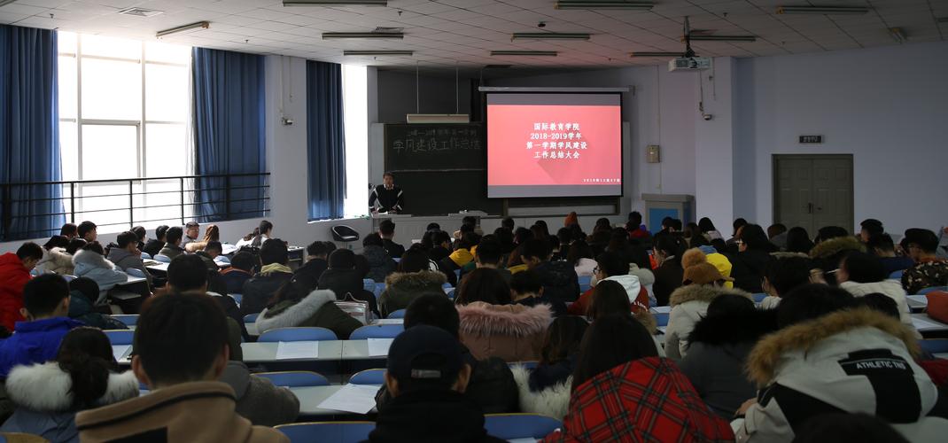 院辅导员阮晟桓,王赛老师和17,18级班委参加了此次大会